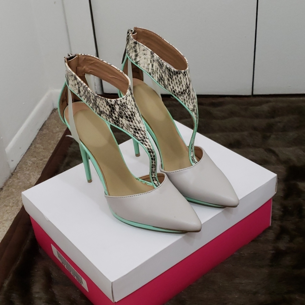 Heels - Picture 5 of 7